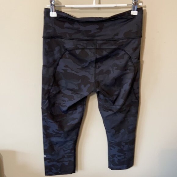 Like New Fast and Free Crop II 19" I Size 8 - Picture 6 of 7